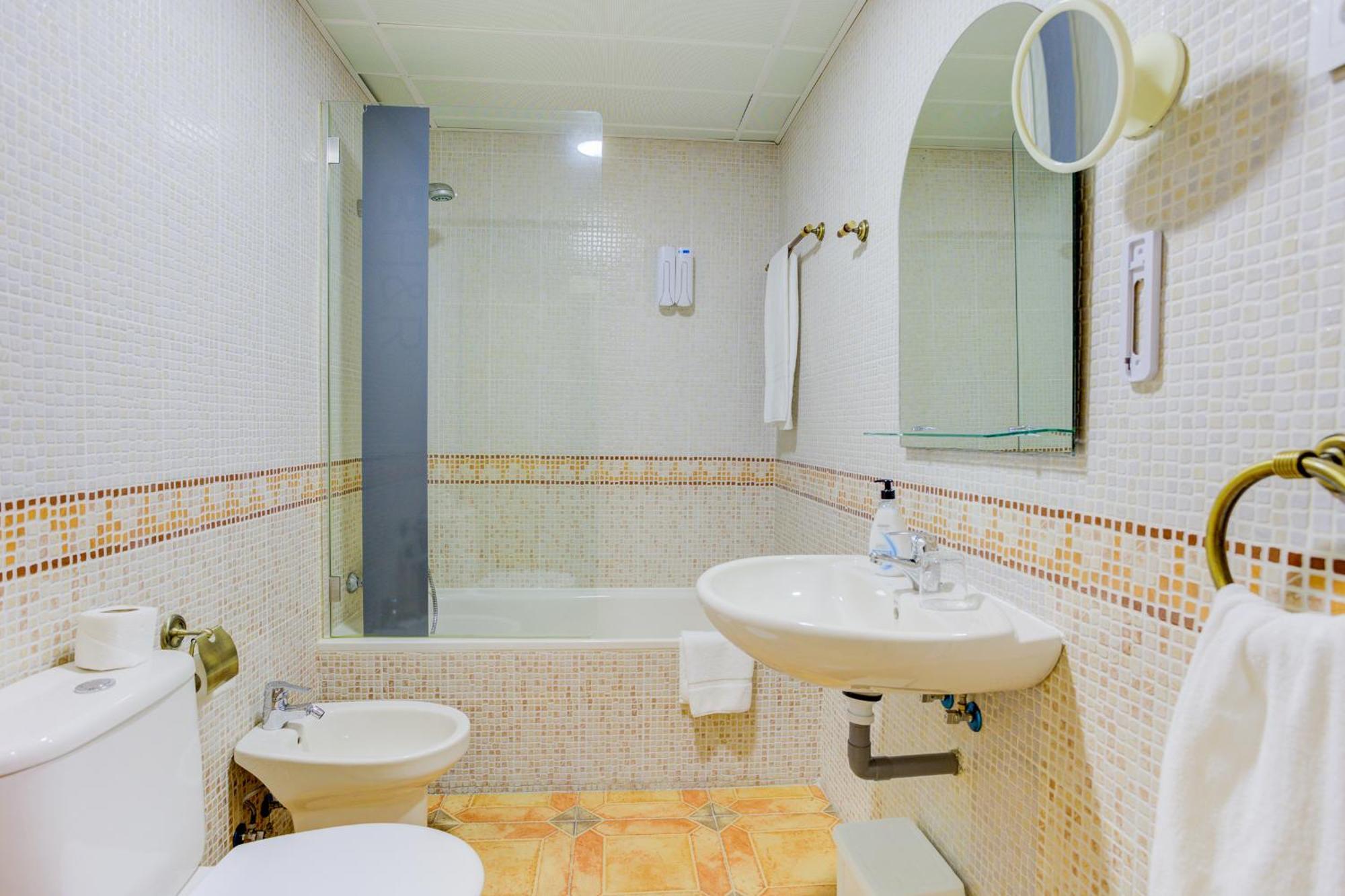 Hotel Pizarro Уманес-де-Мадрид Экстерьер фото