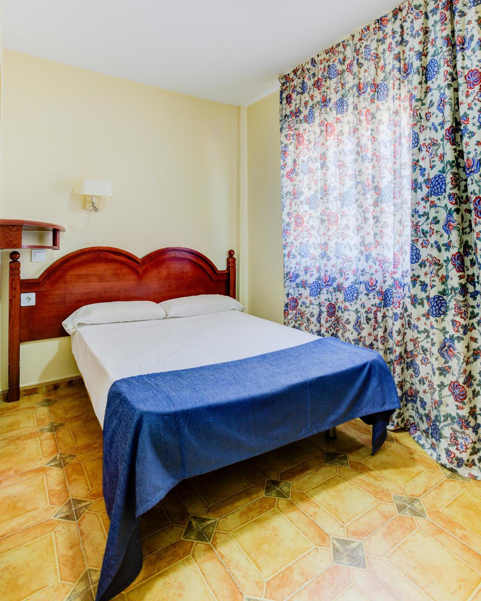 Hotel Pizarro Уманес-де-Мадрид Экстерьер фото