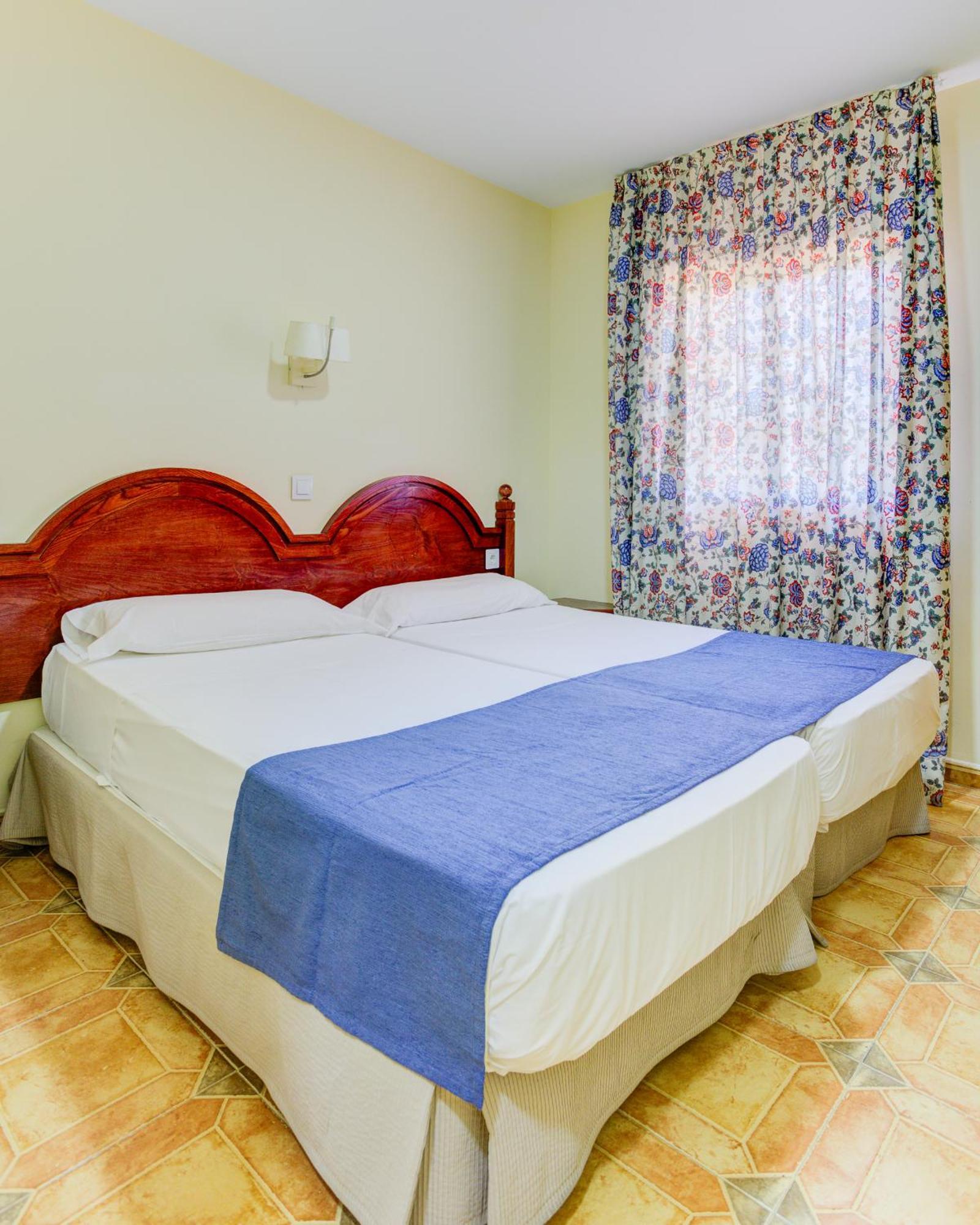 Hotel Pizarro Уманес-де-Мадрид Экстерьер фото