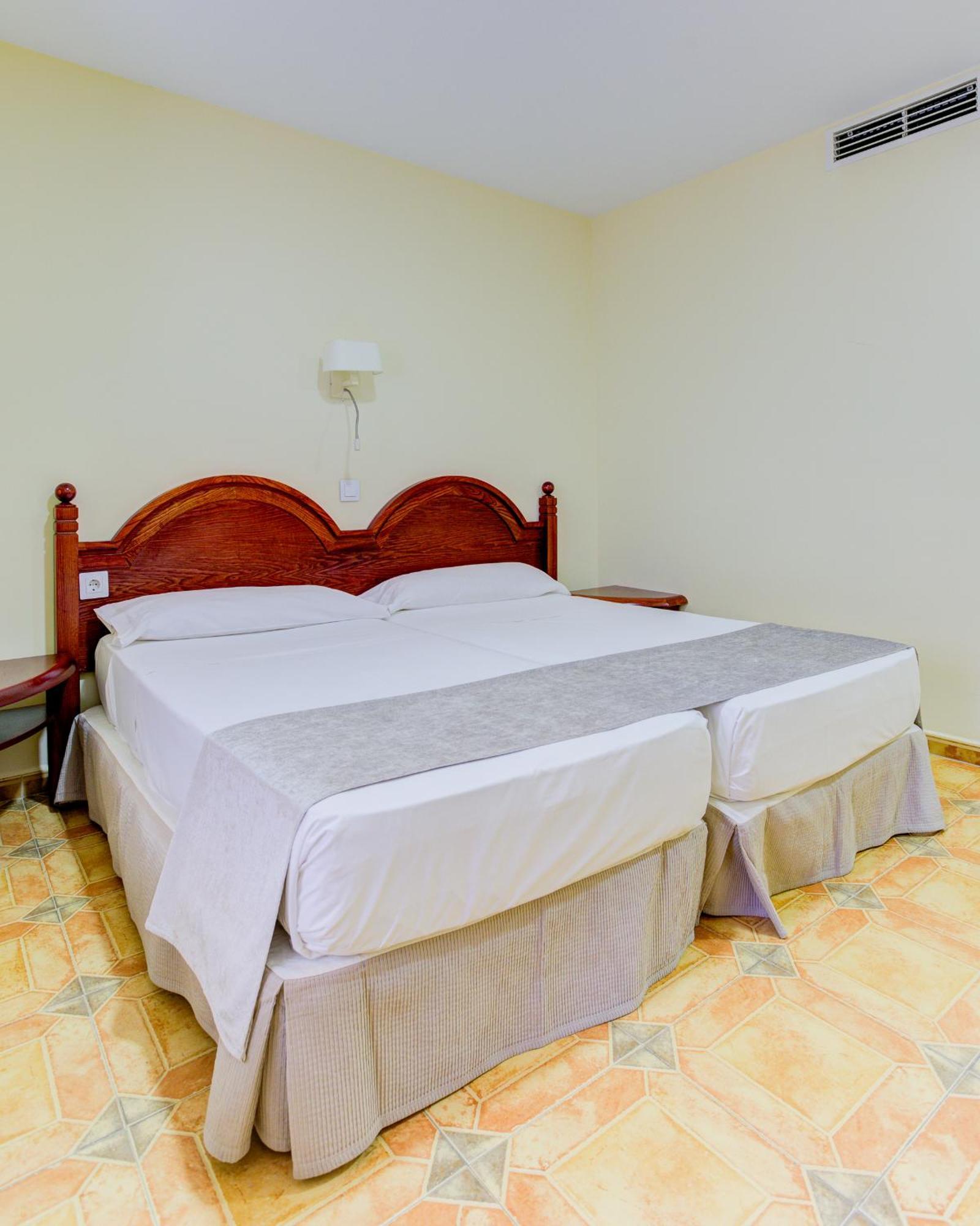 Hotel Pizarro Уманес-де-Мадрид Экстерьер фото